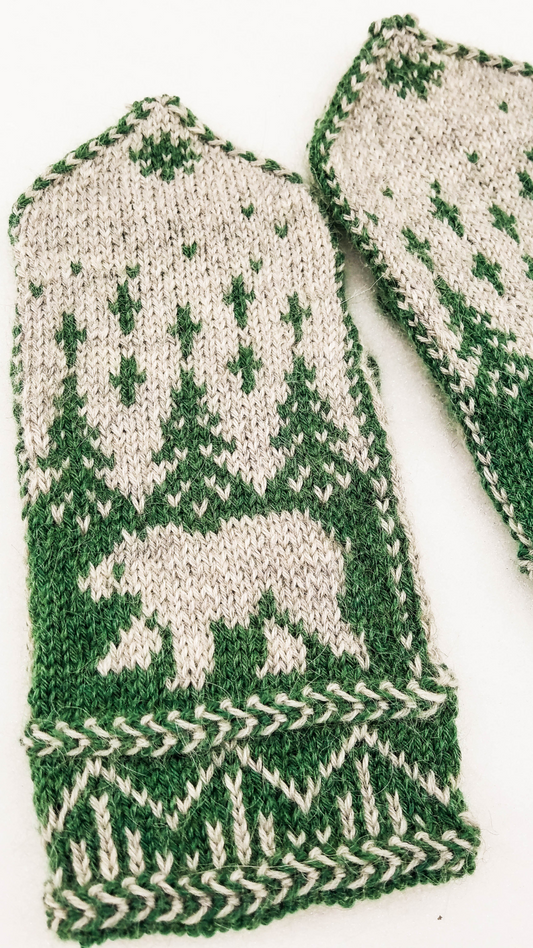 Talvisen Maan Hetki- Bear Mittens Knitting Pattern