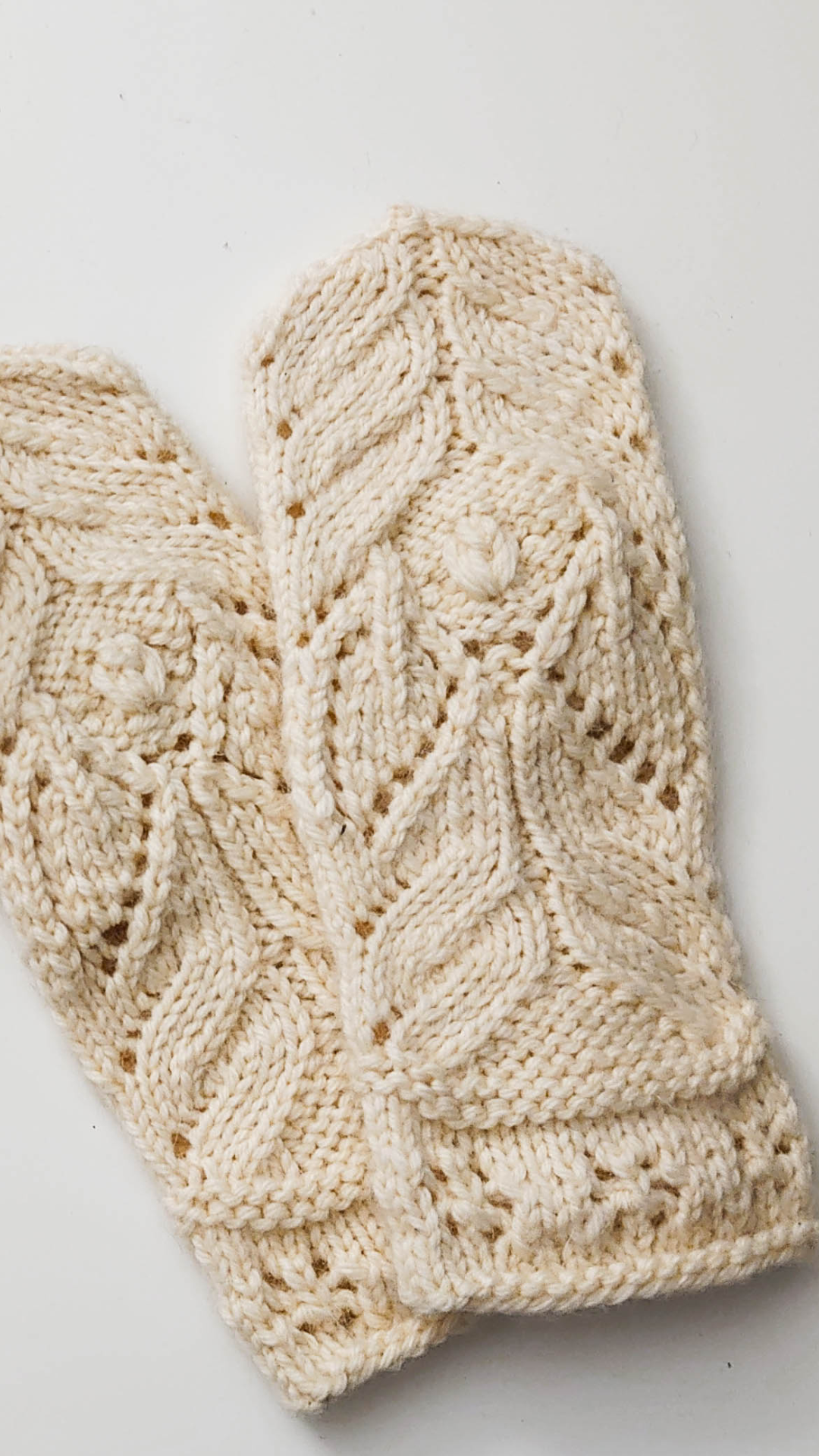 Heavy Snow Angles - Mittens Knitting Pattern