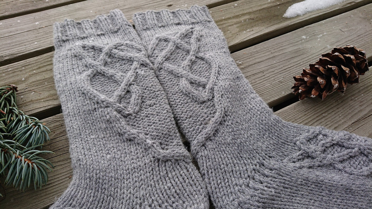 Polarvargen - Wolf Cable Sock Knitting Patterns
