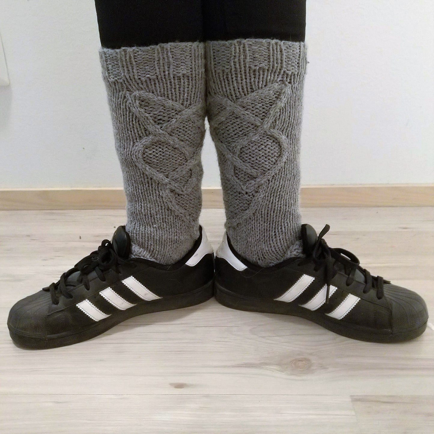 Polarvargen - Wolf Cable Sock Knitting Patterns