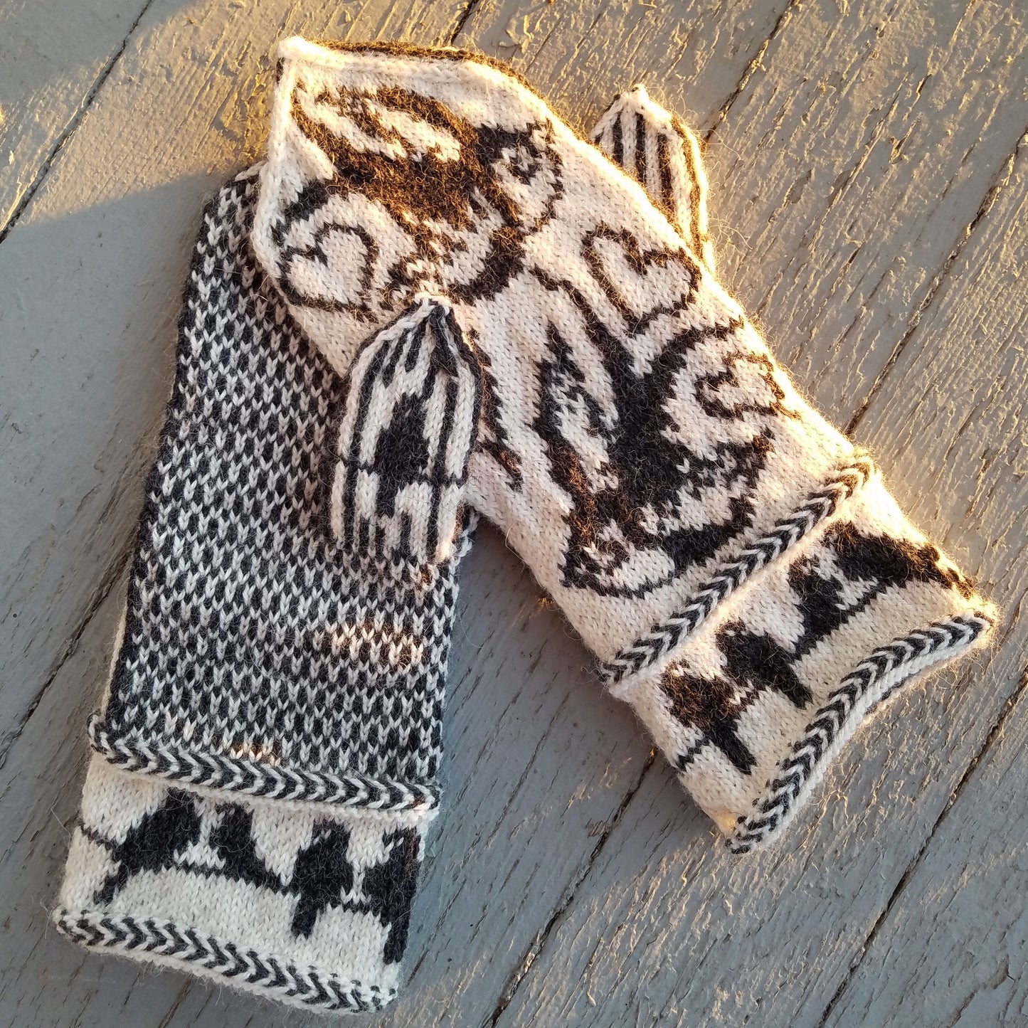 Swallow Love Mittens - Mittens Knitting Pattern