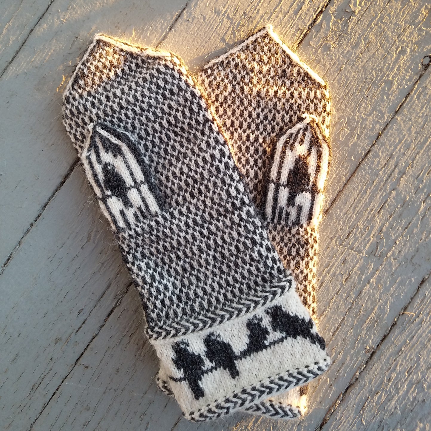 Swallow Love Mittens - Mittens Knitting Pattern