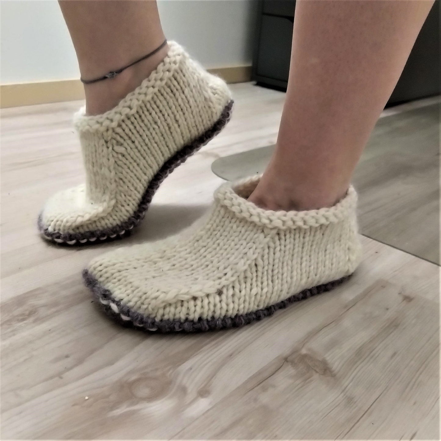 Två Timmars Toffla - Adult Booties Knitting Pattern | Perfect Last Minute Handmade Gift!