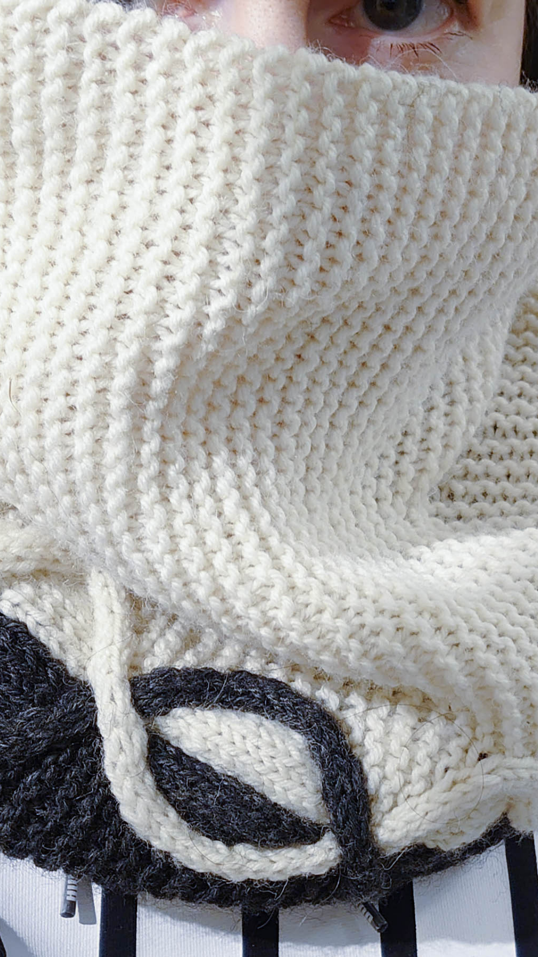 Vintergatan - Two Colored Cables Cowl Knitting Pattern