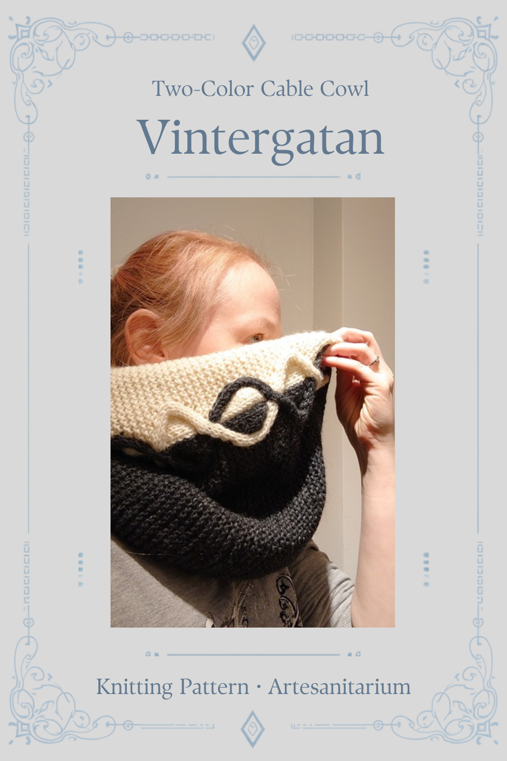 Vintergatan two-color cable cowl knitting pattern by Artesanitarium – Pinterest pin