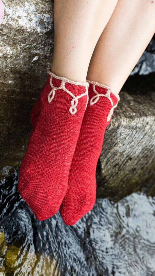 Snorkmaiden - Intarsia Cables Sock Knitting Pattern