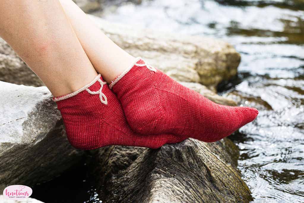 Snorkmaiden - Intarsia Cables Sock Knitting Pattern