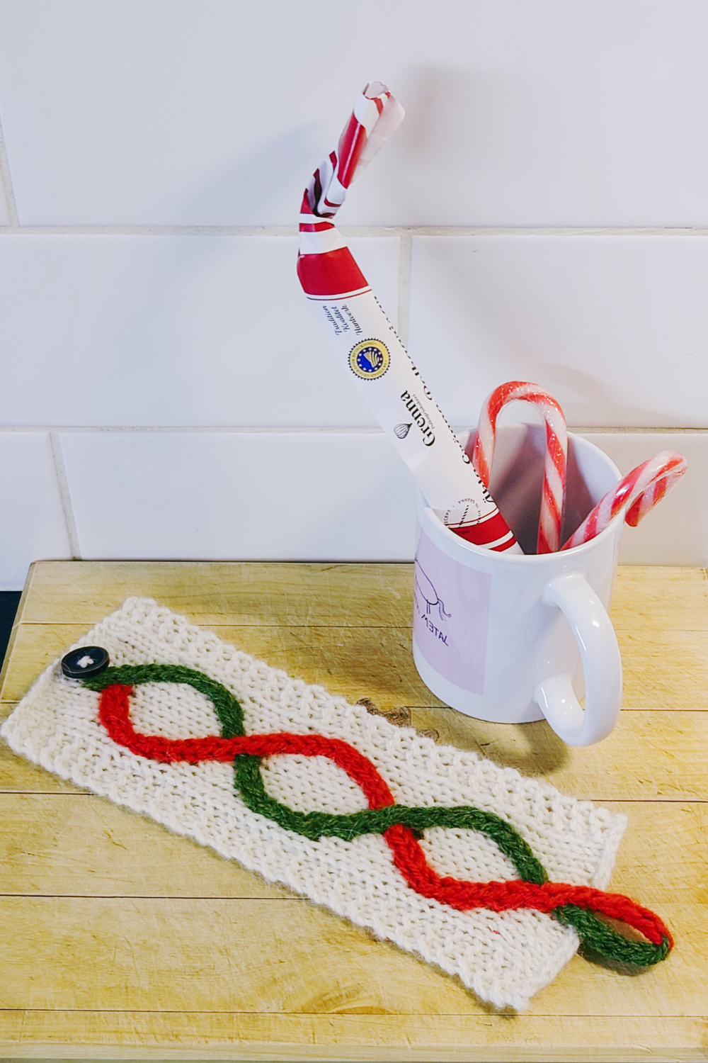 Yule Vine – Intarsia Cable Christmas Mug Cozy Knitting Pattern