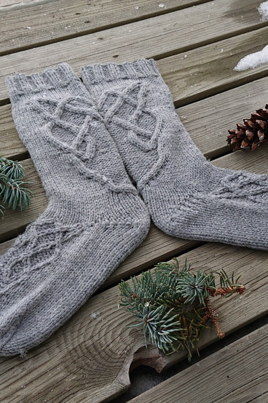 Polarvargen - Wolf Cable Sock Knitting Patterns