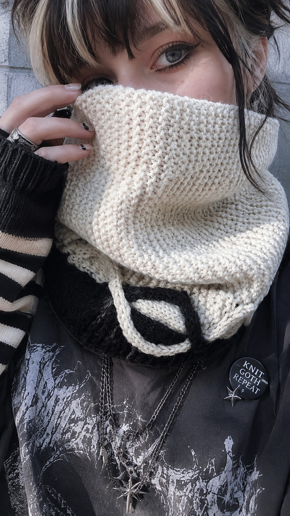 Vintergatan Two-Color Cable Cowl Knitting Pattern | Nordic PDF