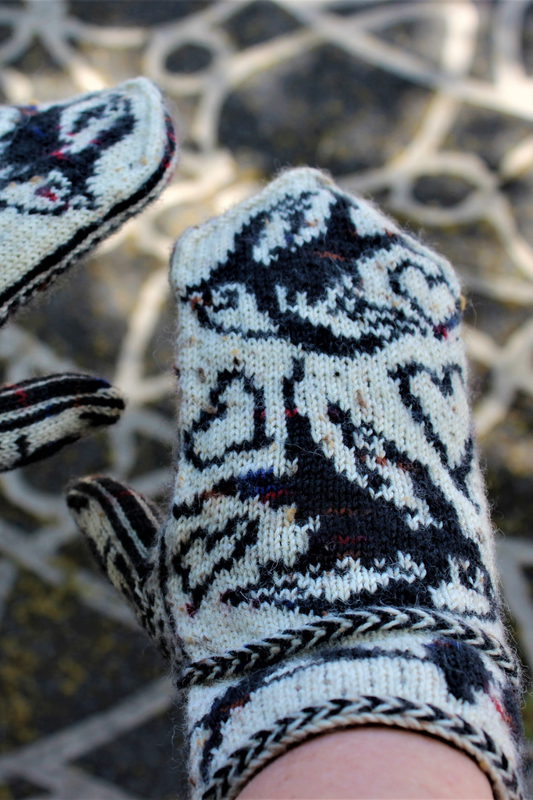 Swallow Love Mittens - Mittens Knitting Pattern