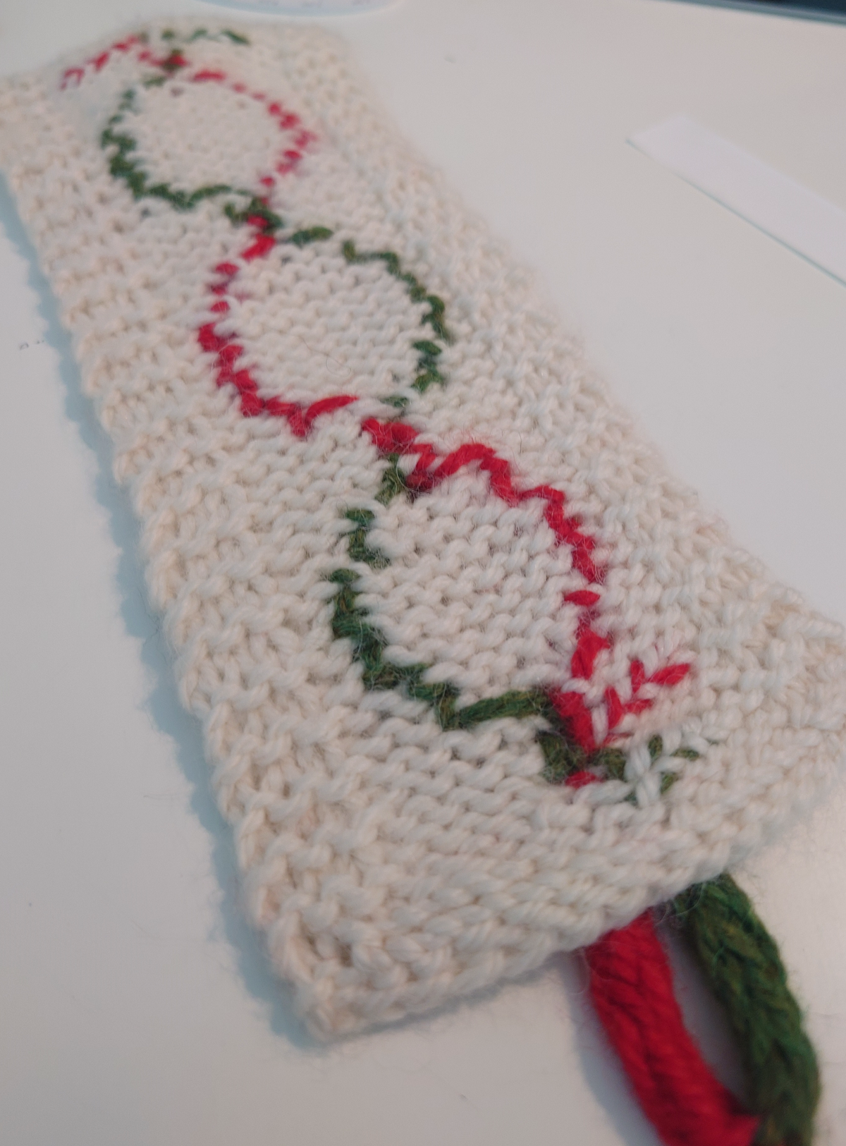 Yule Vine – Intarsia Cable Christmas Mug Cozy Knitting Pattern